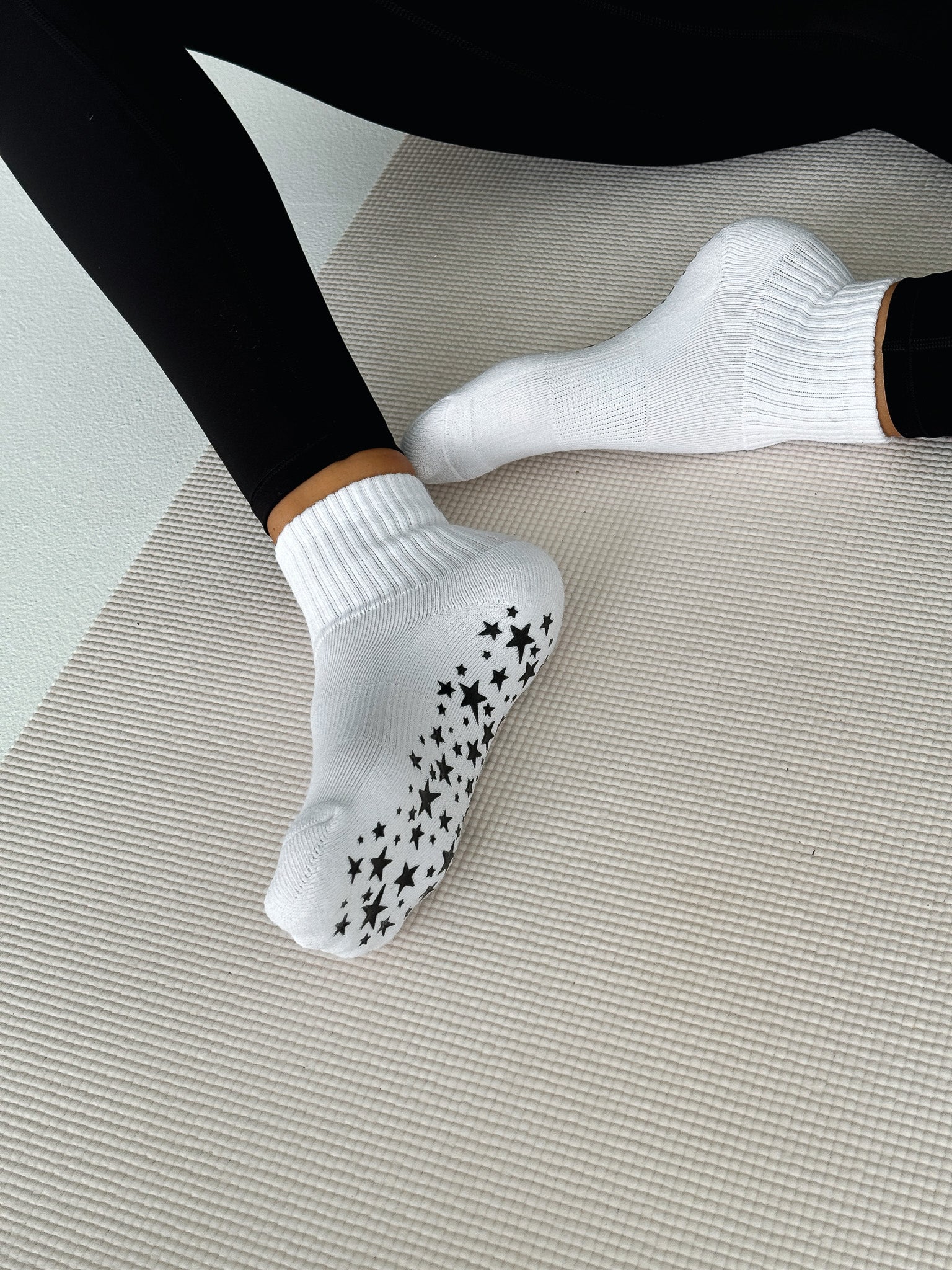 No Slowing Down Grip Socks White/Black - Image 7